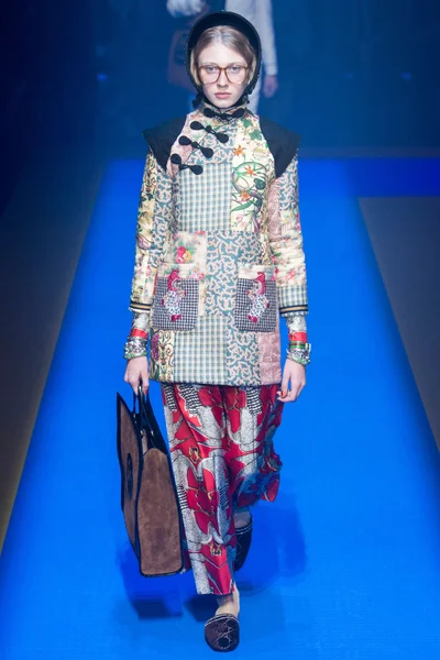 Look 77